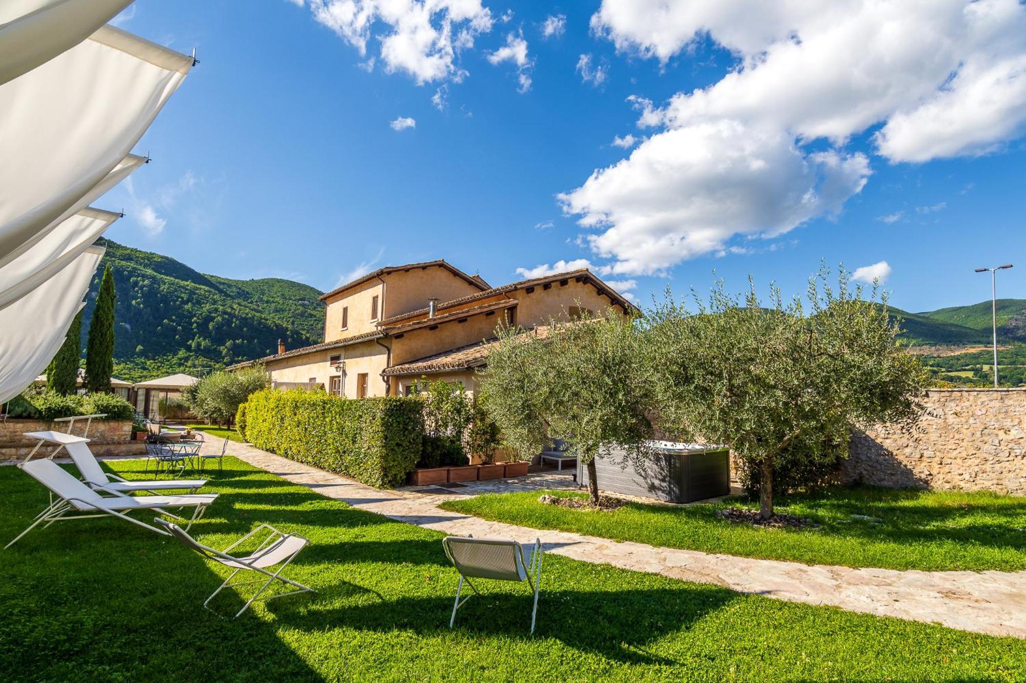 Ex Convento Santa Croce-Country Resort Sant'Anatolia di Narco Ngoại thất bức ảnh